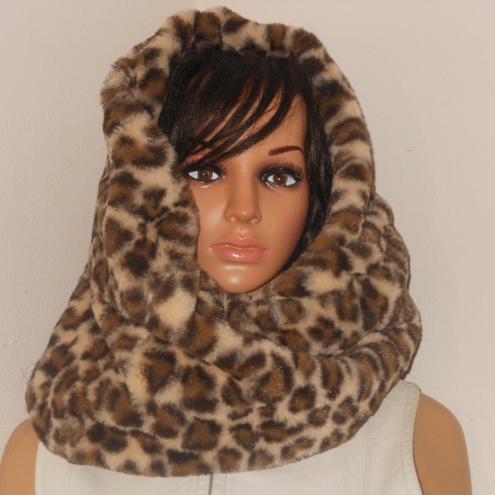 BEBE INFINITY LEOPARD PRINT SCARF